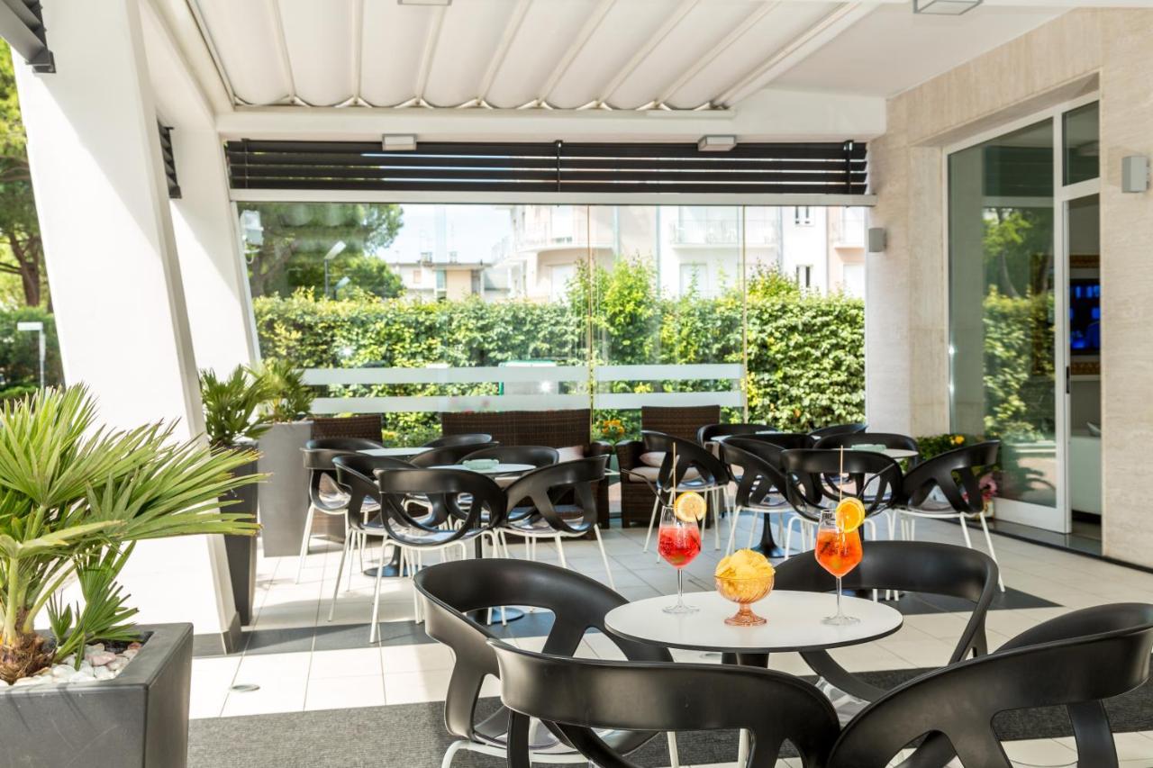 Hotel & Aparthotel Carinthia S Lido di Jesolo Buitenkant foto