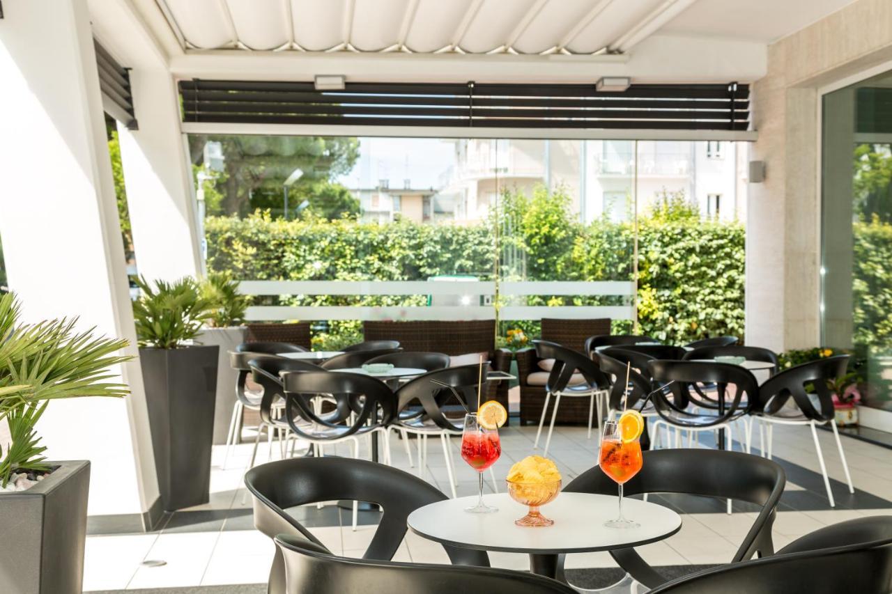 Hotel & Aparthotel Carinthia S Lido di Jesolo Buitenkant foto