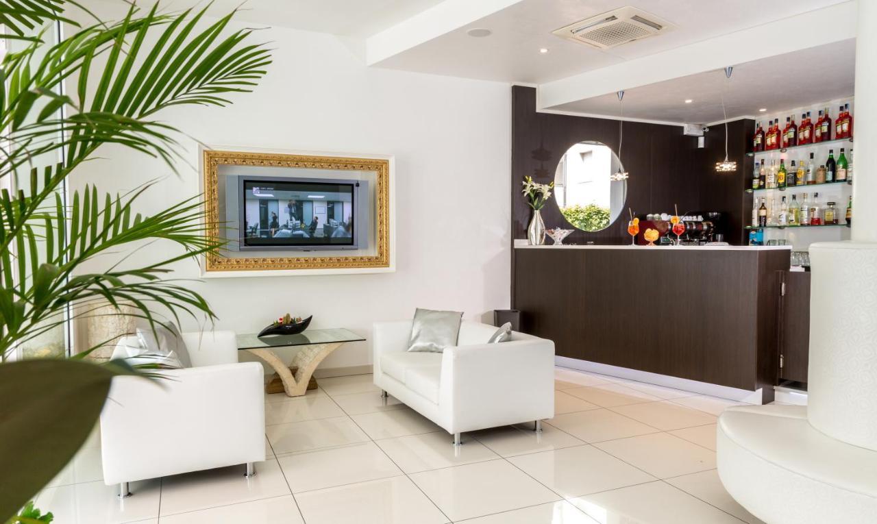 Hotel & Aparthotel Carinthia S Lido di Jesolo Buitenkant foto