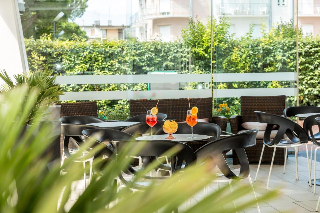 Hotel & Aparthotel Carinthia S Lido di Jesolo Buitenkant foto