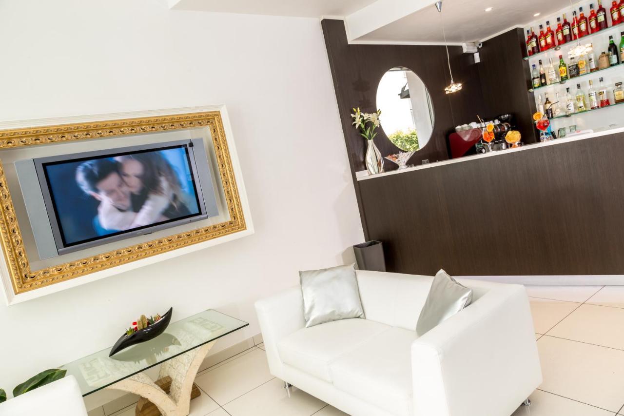 Hotel & Aparthotel Carinthia S Lido di Jesolo Buitenkant foto