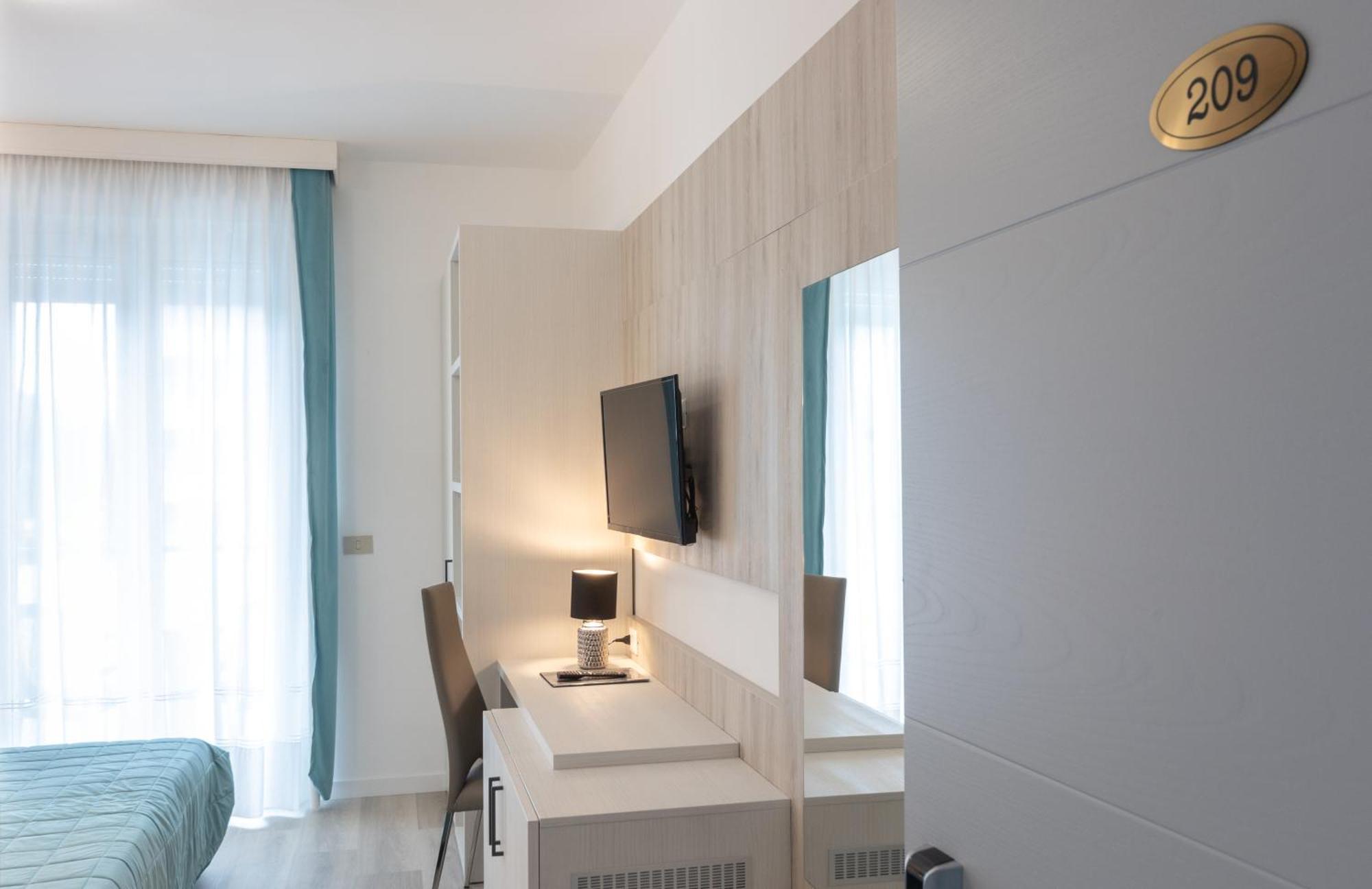 Hotel & Aparthotel Carinthia S Lido di Jesolo Buitenkant foto